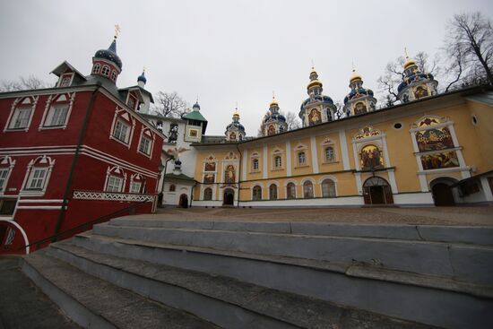 Президент РФ В. Путин посетил Псково-Печерский монастырь