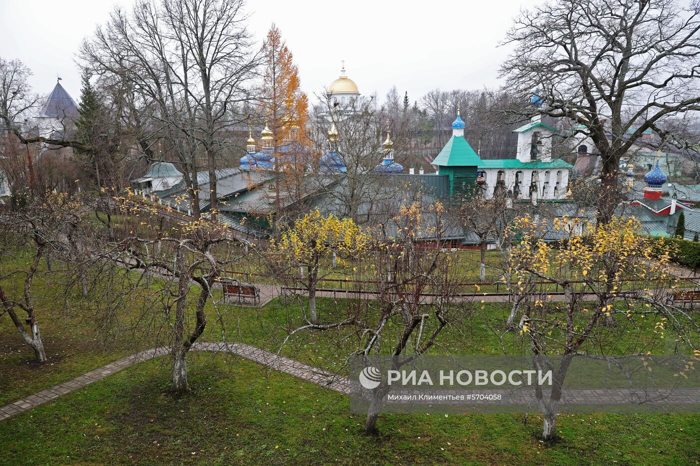 Президент РФ В. Путин посетил Псково-Печерский монастырь