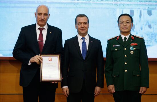 Официальный визит премьер-министра РФ Д. Медведева во Вьетнам 