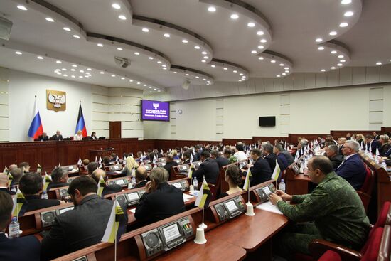 Первое заседание парламента ДНР нового созыва