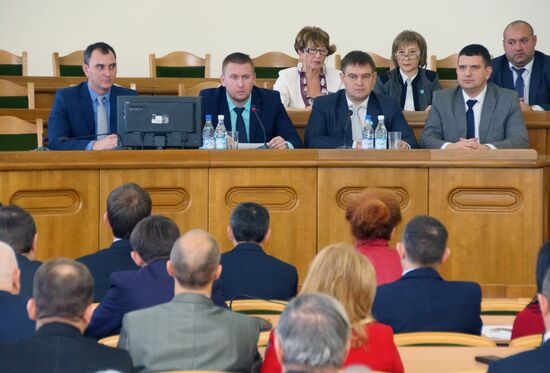 Первое заседание парламента ЛНР нового созыва 