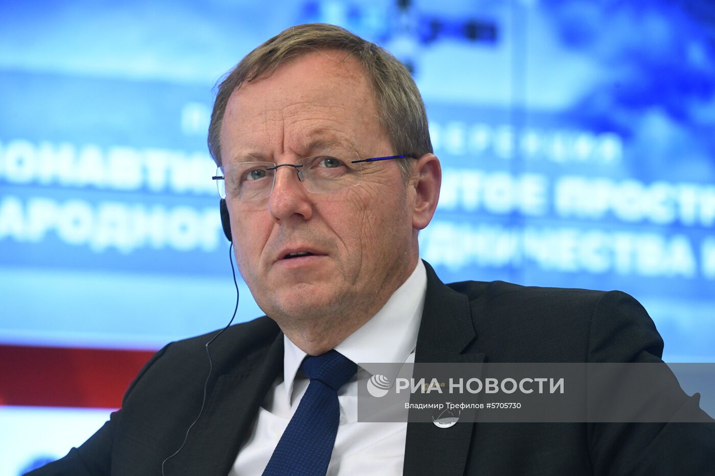 Глава Европейского космического агентства Йохан-Дитрих Вернер во время пресс-конференции, приуроченной к 20-летию создания Международной космической станции (МКС), в Международном мультимедийном пресс-центре МИА "Россия сегодня" в Москве.
Место: Россия, Москва. Автор: Владимир Трефилов/РИА Новости. П/к генерального директора госкорпорации "Роскосмос" Д. Рогозина