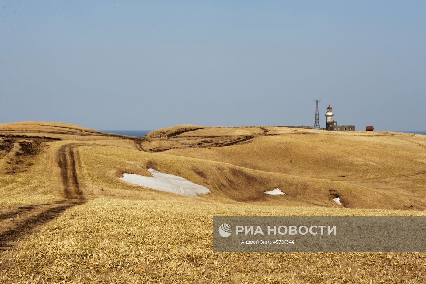 Маяк Шпанберга на мысе Краб острова Шикотан Сахалинской области. Самый крупный остров Малой гряды Курильских островов. Место: Россия, Сахалинская область. Автор: Андрей Зима/РИА Новости. Остров Шикотан