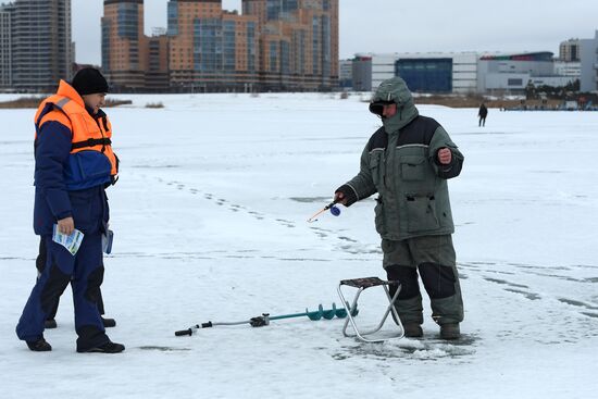 Сотрудники МЧС провели профилактический рейд на реке Казанка