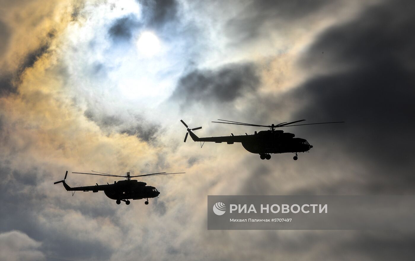 Президент Украины П. Порошенко посетил тактические учения десантно-штурмовых войск в Житомирской области