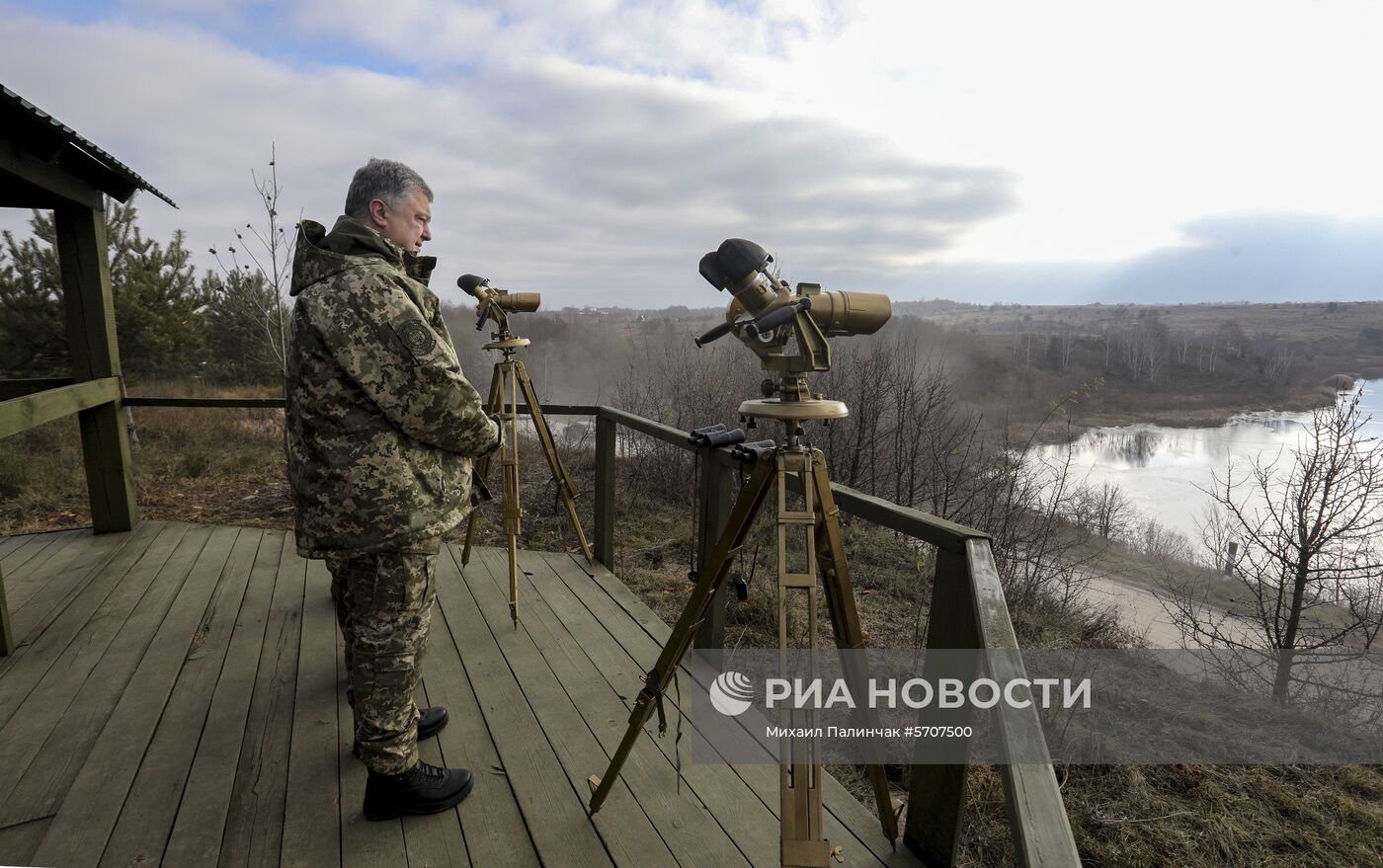 Президент Украины П. Порошенко посетил тактические учения десантно-штурмовых войск в Житомирской области