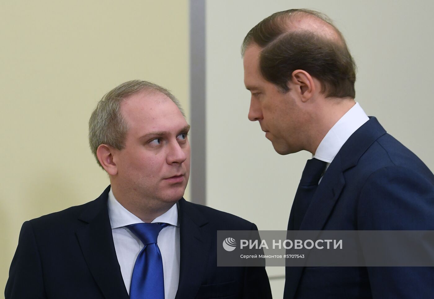 Президент РФ В. Путин провел совещание с руководством Минобороны РФ