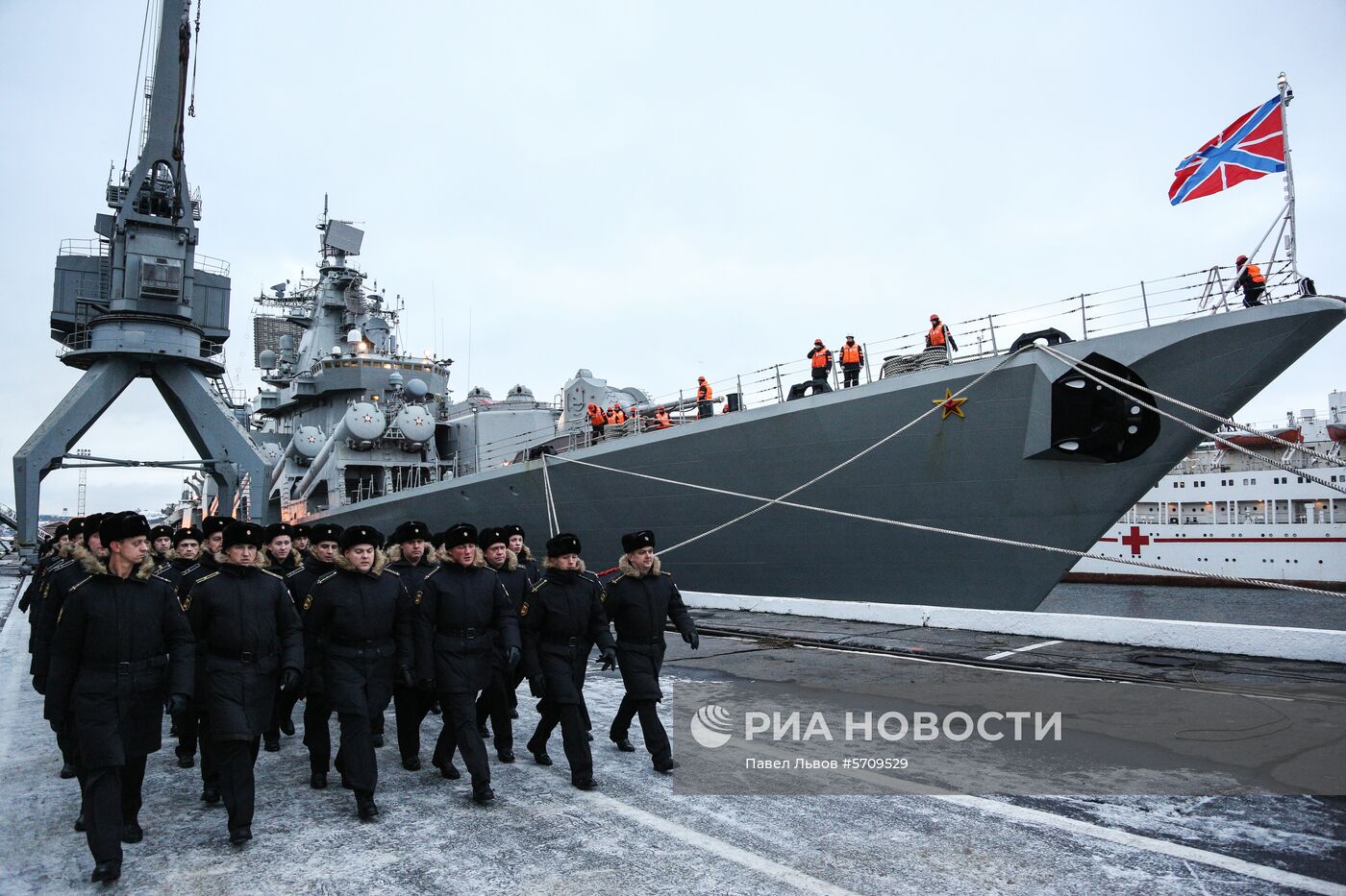 Отряд кораблей Северного флота во главе с крейсером 