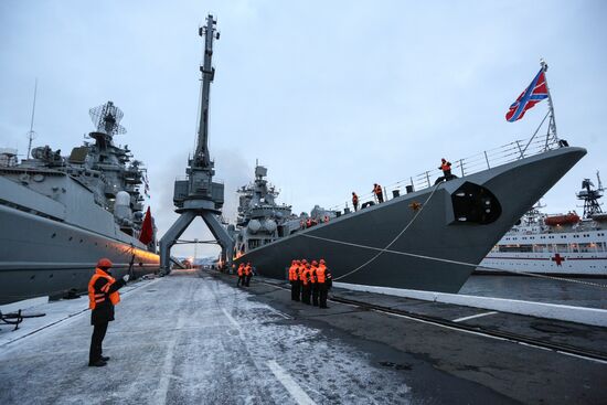 Отряд кораблей Северного флота во главе с крейсером "Маршал Устинов" прибыл в Североморск