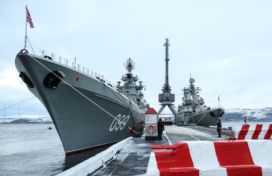 Отряд кораблей Северного флота во главе с крейсером "Маршал Устинов" прибыл в Североморск