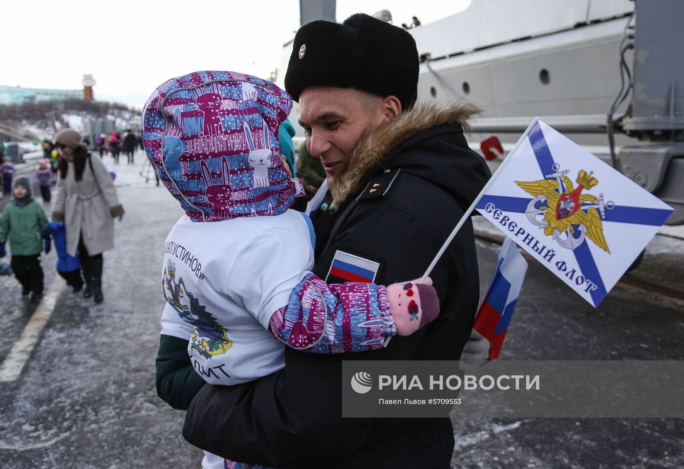 Отряд кораблей Северного флота во главе с крейсером "Маршал Устинов" прибыл в Североморск