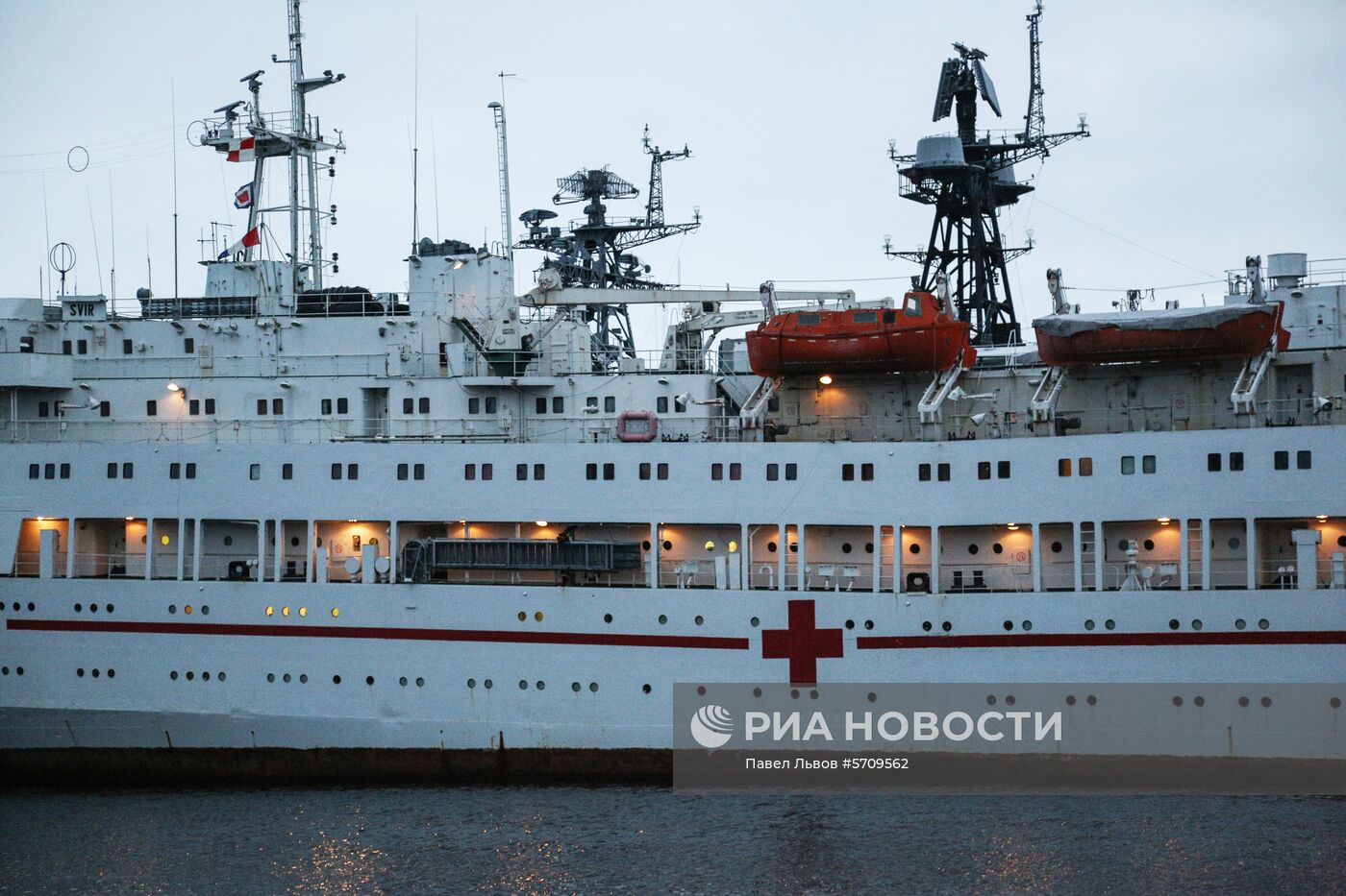 Отряд кораблей Северного флота во главе с крейсером "Маршал Устинов" прибыл в Североморск