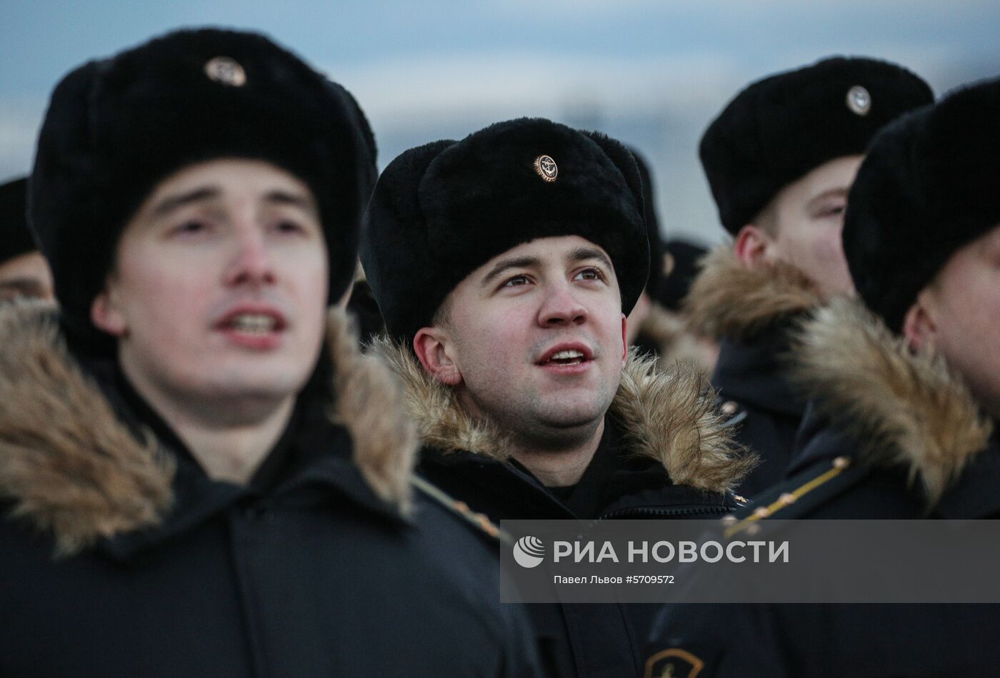 Отряд кораблей Северного флота во главе с крейсером "Маршал Устинов" прибыл в Североморск