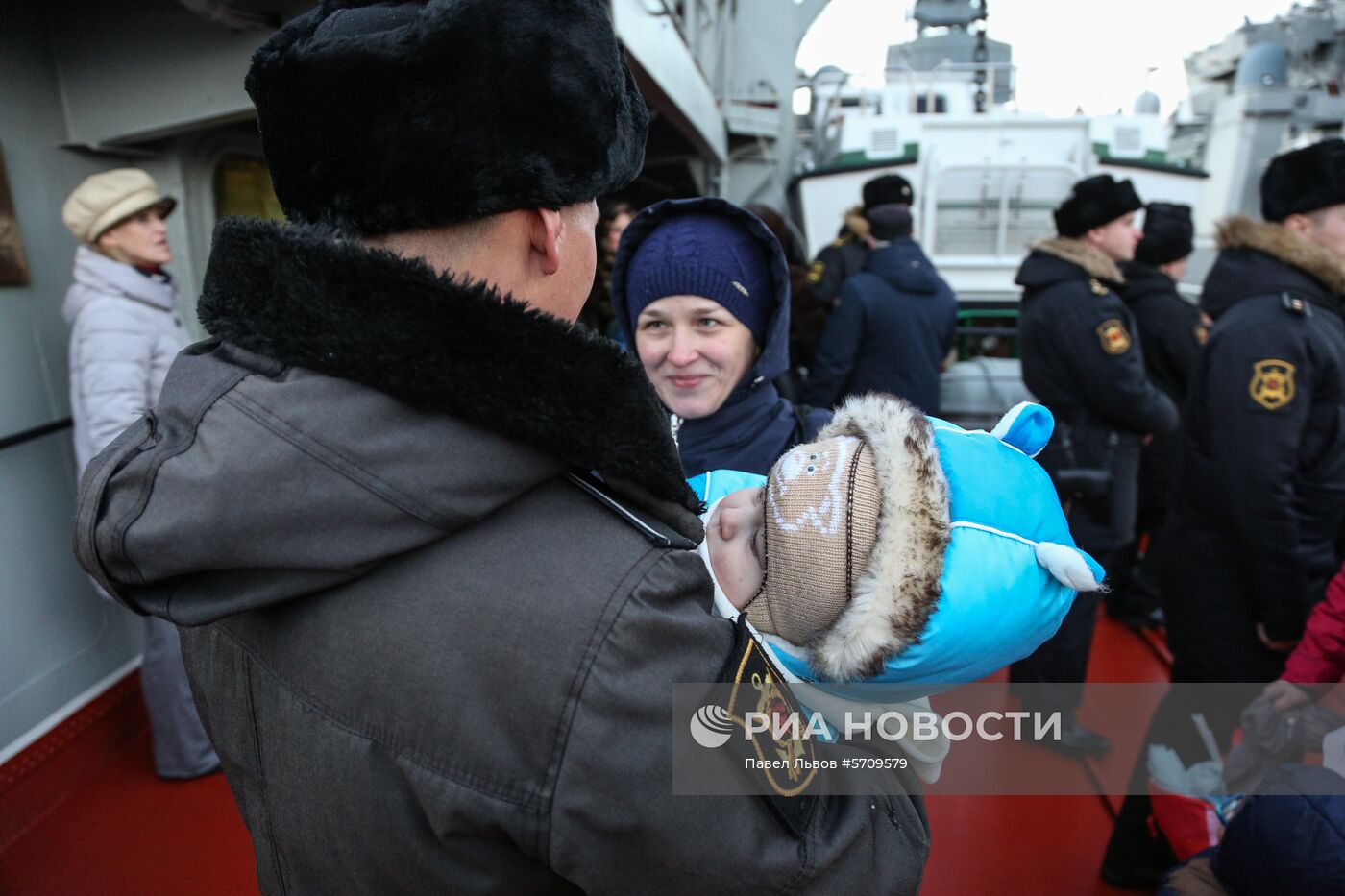 Отряд кораблей Северного флота во главе с крейсером "Маршал Устинов" прибыл в Североморск