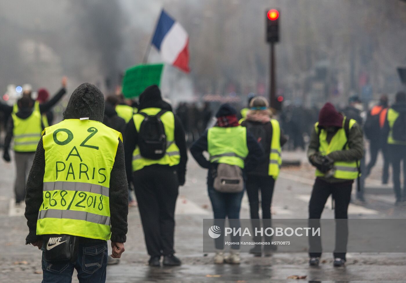 Акция протестов автомобилистов "желтые жилеты" в Париже