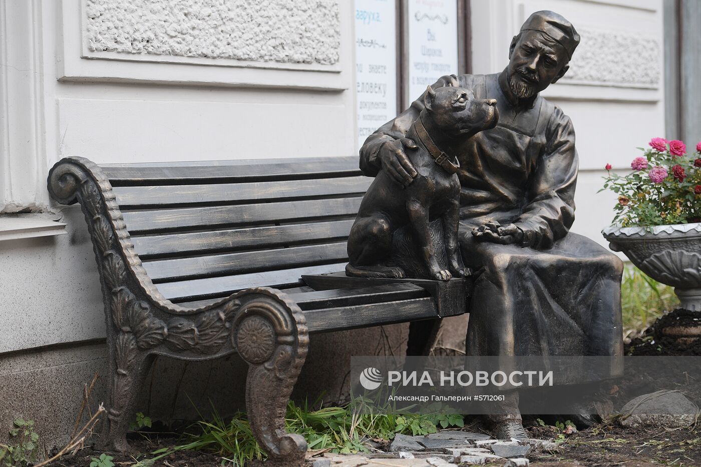 Открытие памятника героям фильма "Собачье сердце" в Санкт-Петербурге 