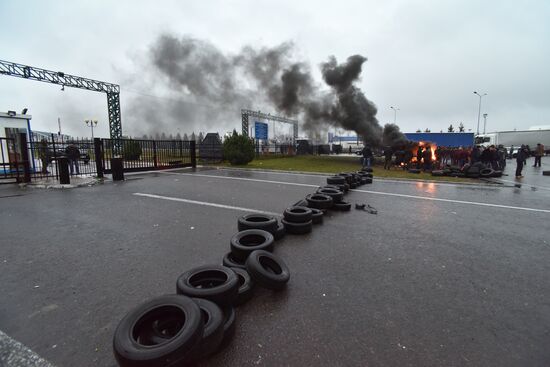 Владельцы машин с еврономерами перекрывают пункты пропуска на украинско-польской границе
