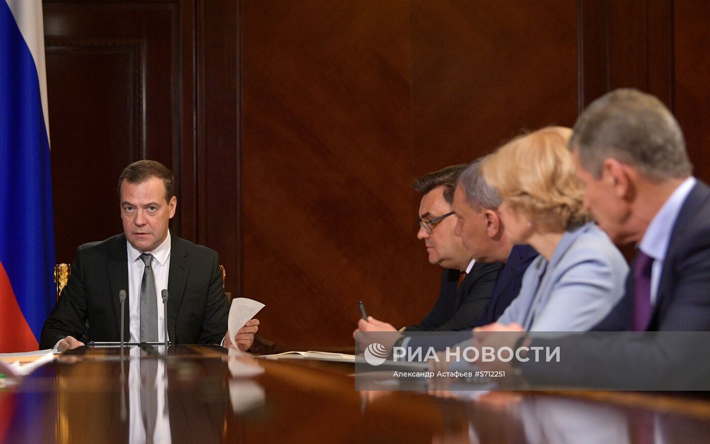 Премьер-министр РФ Д. Медведев провел совещание с вице-премьерами РФ 