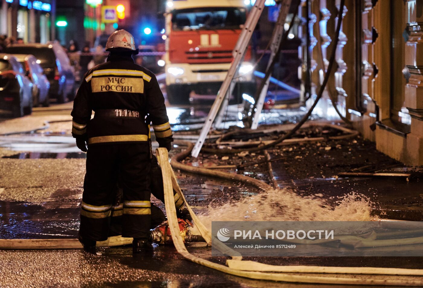 Пожар в торгово-офисном здании в Санкт-Петербурге