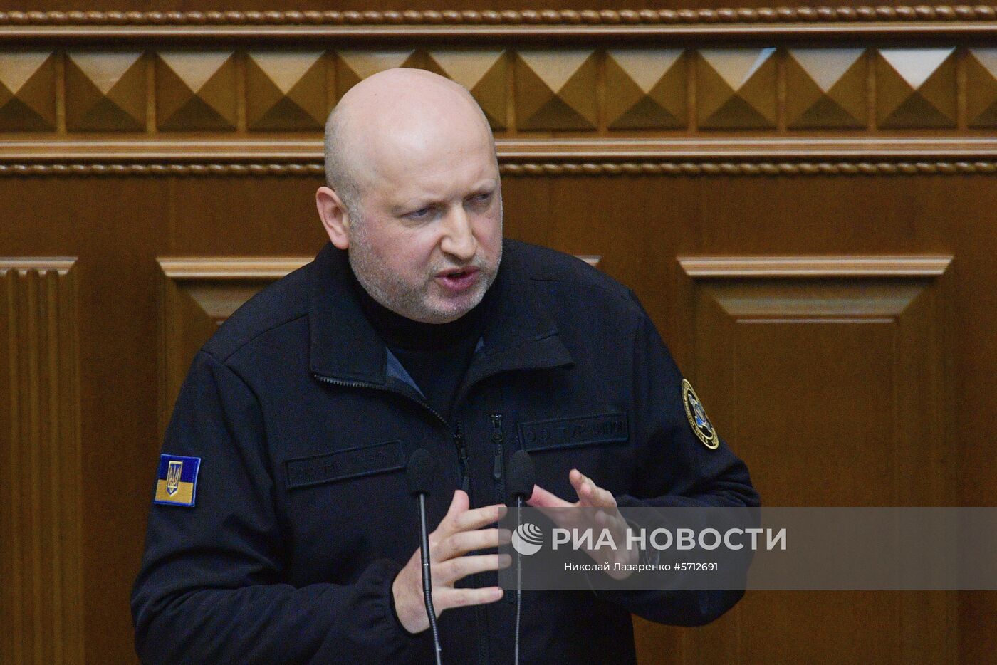 Секретарь Совет национальной безопасности и обороны Украины Александр Турчинов выступает на заседании Верховной рады Украины. На фоне инцидента с нарушением российской границы украинскими кораблями СНБО Украины принял решение ввести военное положение на территории страны на 60 суток. Решение должна утвердить Верховная рада. Изображение является раздаточным материалом, предоставлено третьей стороной. Только редакционное использование. Запрет на архивирование, коммерческое использование, рекламную кампанию. Место: Украина, Киев. Автор: Николай Лазаренко/РИА Новости. Заседание Верховной рады Украины
