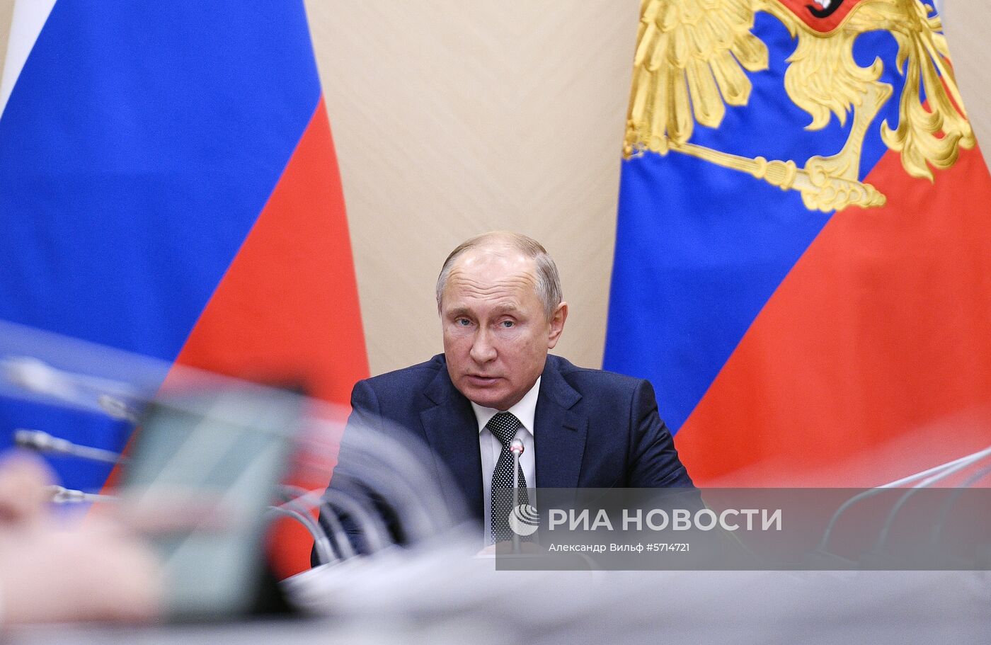 Президент РФ В. Путин провел совещание с членами правительства РФ