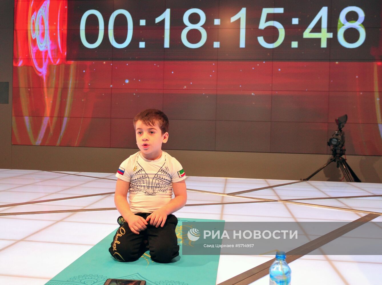 Попытка установления рекорда по отжиманию пятилетним мальчиком из Чечни