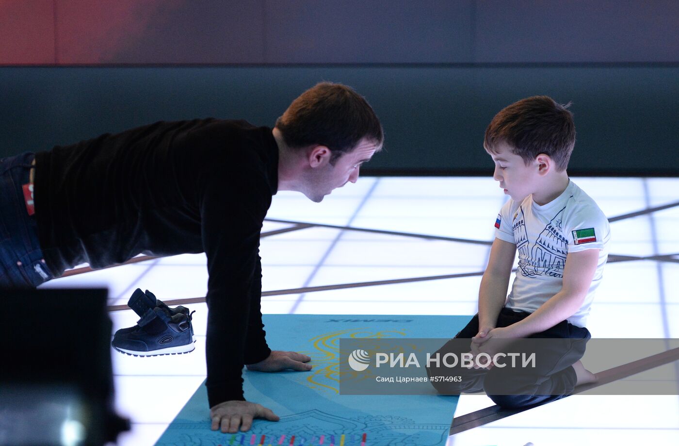 Попытка установления рекорда по отжиманию пятилетним мальчиком из Чечни