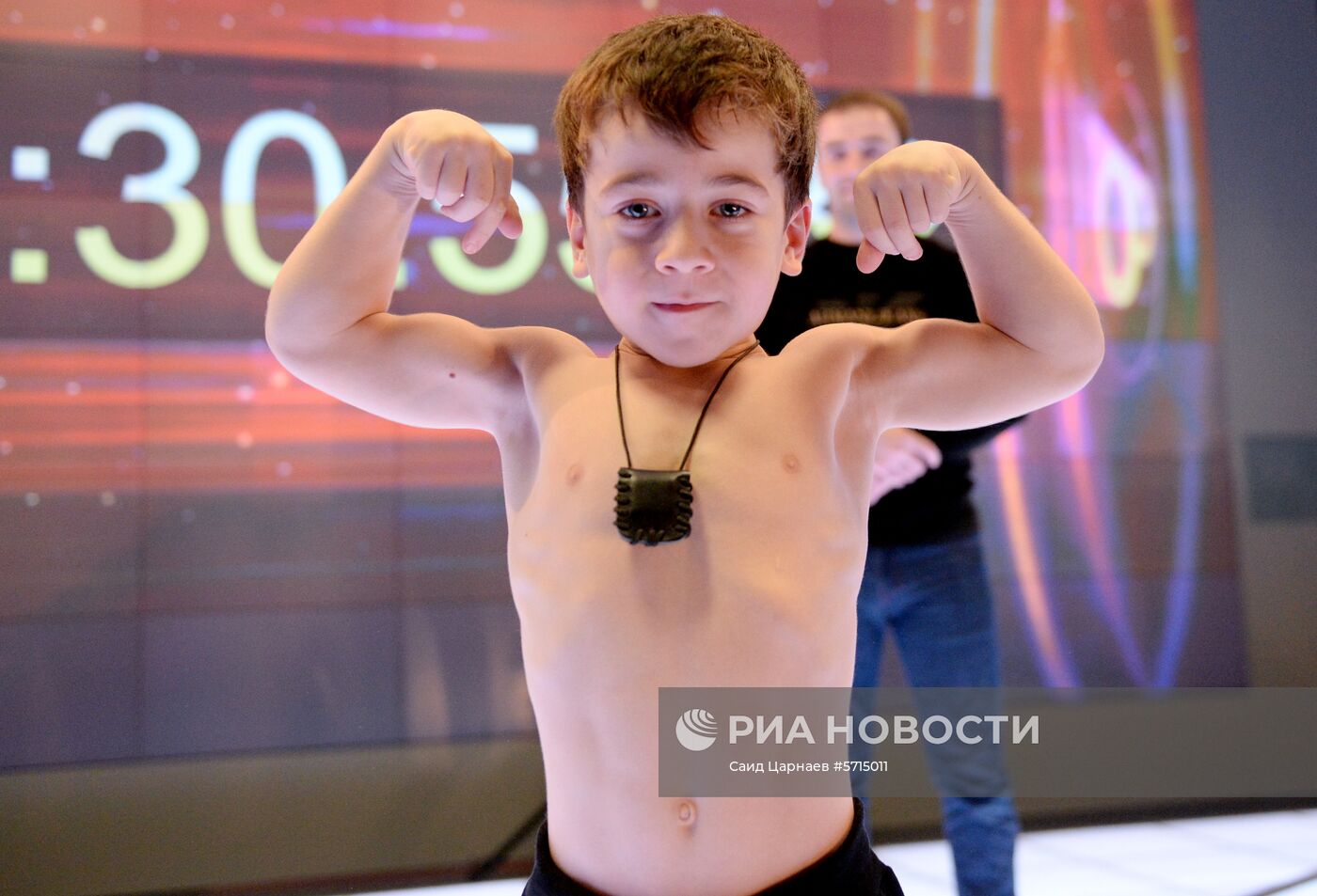 Попытка установления рекорда по отжиманию пятилетним мальчиком из Чечни