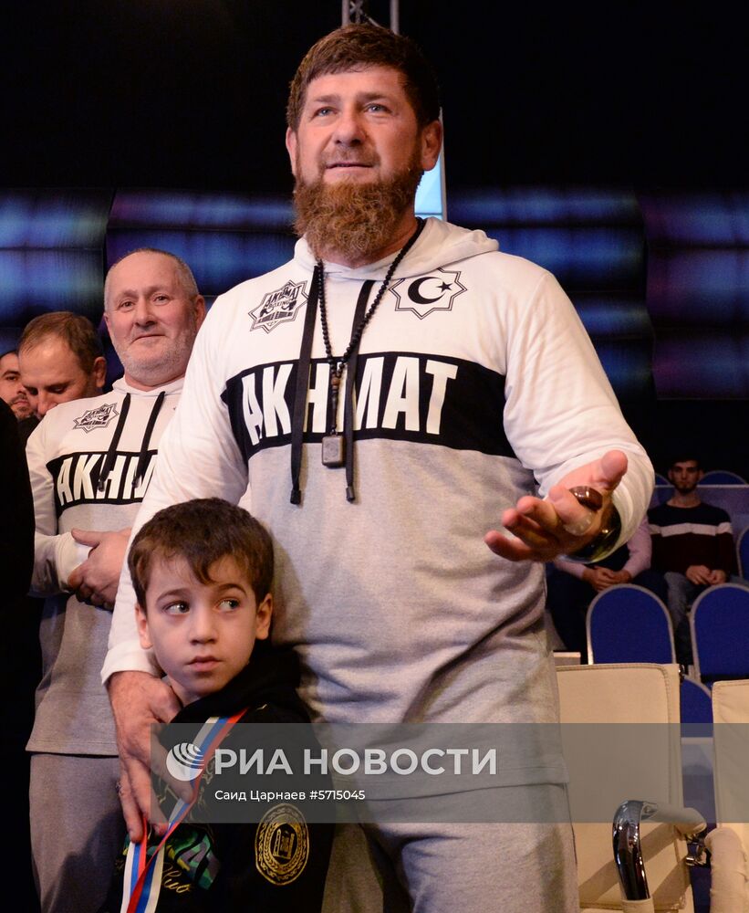 Попытка установления рекорда по отжиманию пятилетним мальчиком из Чечни