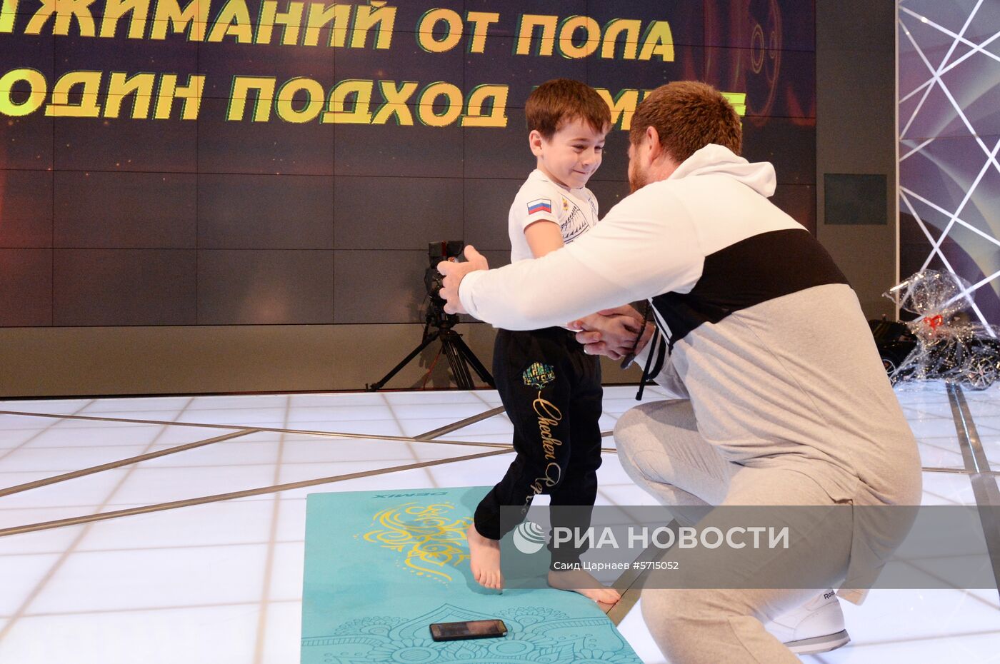 Попытка установления рекорда по отжиманию пятилетним мальчиком из Чечни