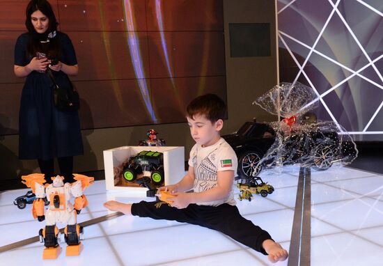 Попытка установления рекорда по отжиманию пятилетним мальчиком из Чечни