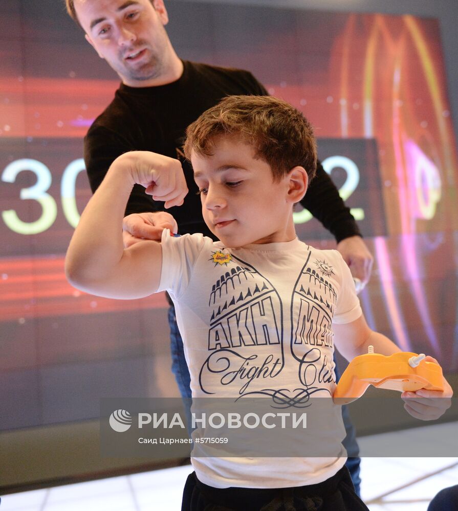 Попытка установления рекорда по отжиманию пятилетним мальчиком из Чечни