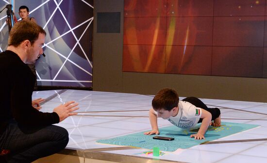 Попытка установления рекорда по отжиманию пятилетним мальчиком из Чечни