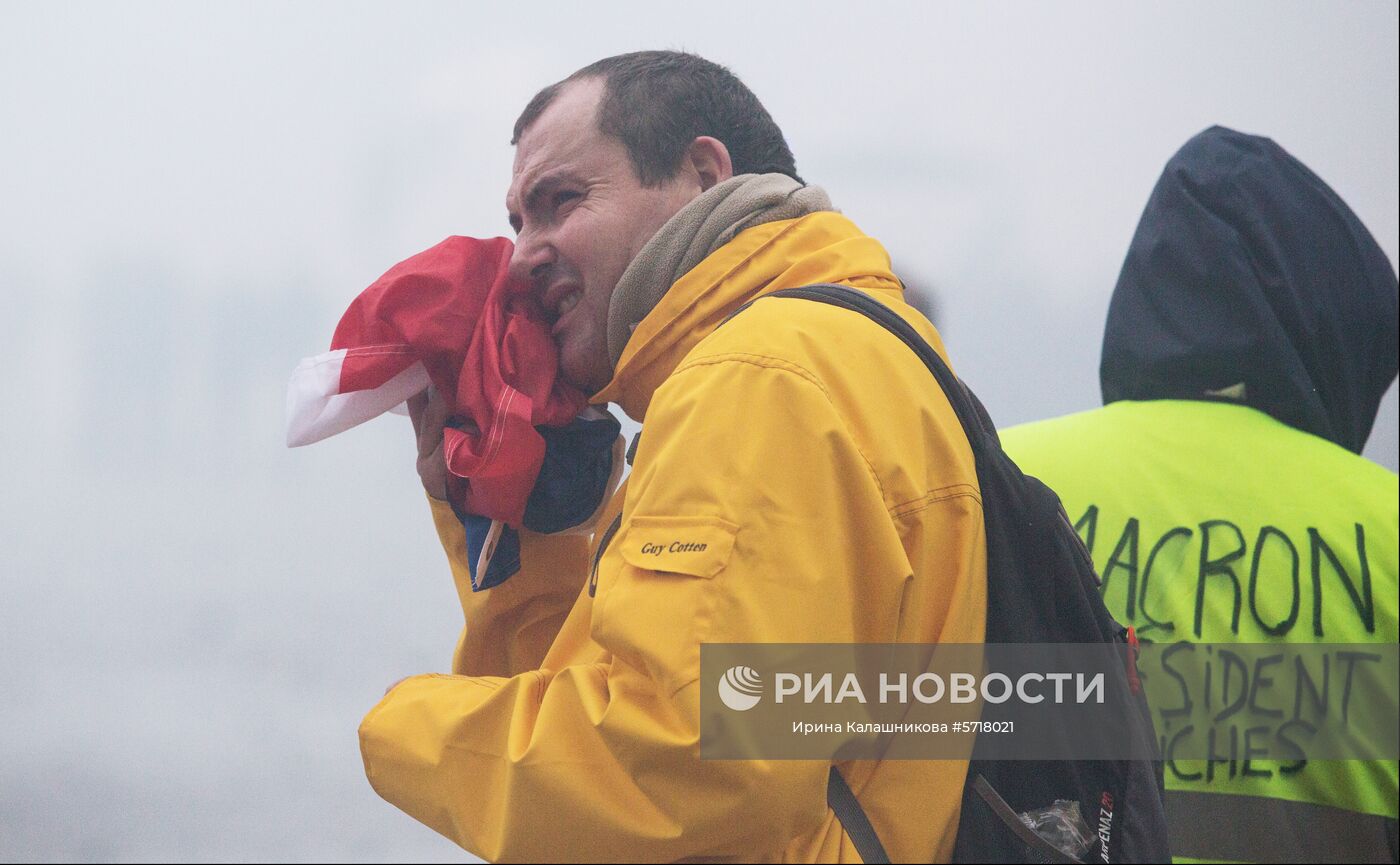 Акция протеста автомобилистов "жёлтые жилеты" в Париже
