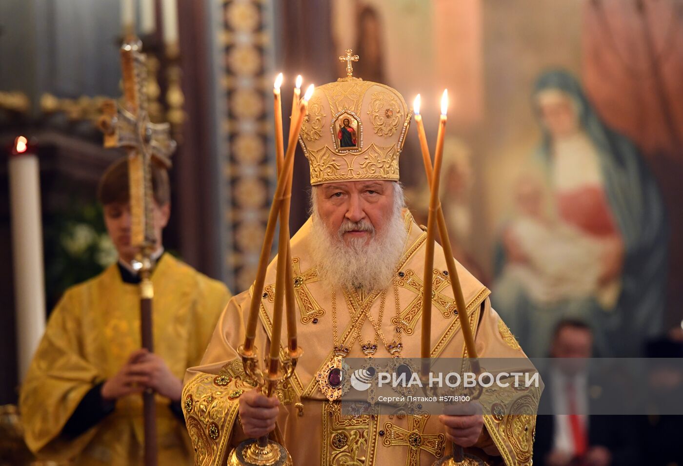 Патриарх Кирилл совершил божественную литургию с сестрами Милосердия