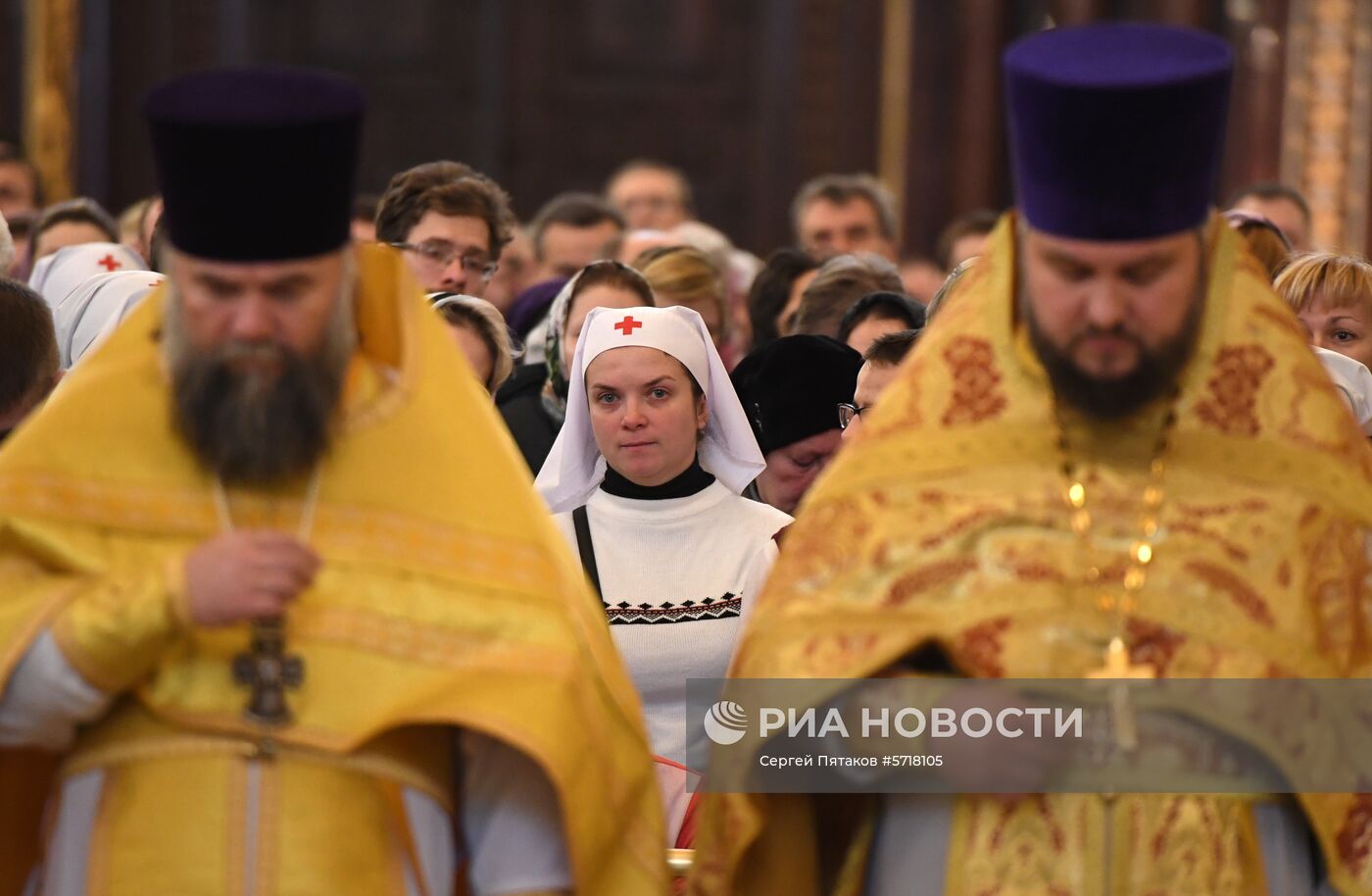 Патриарх Кирилл совершил божественную литургию с сестрами Милосердия