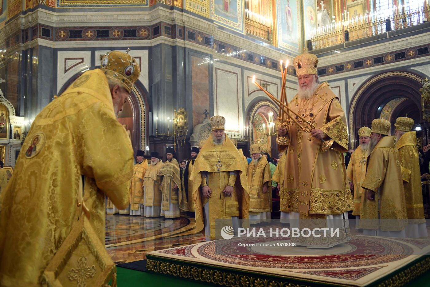 Патриарх Кирилл совершил божественную литургию с сестрами Милосердия