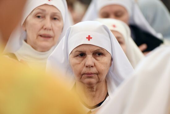 Патриарх Кирилл совершил божественную литургию с сестрами Милосердия