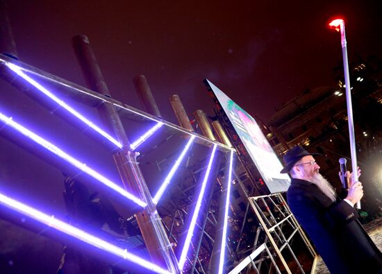 Церемония зажжения ханукальной свечи в Москве