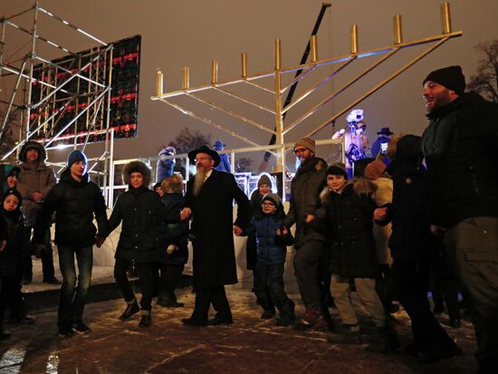 Церемония зажжения ханукальной свечи в Москве