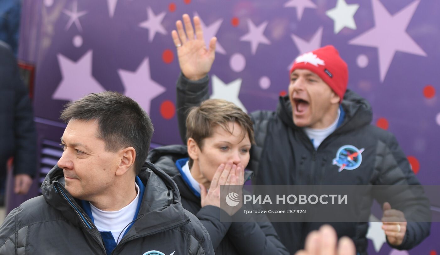 Старт ракеты-носителя "Союз-ФГ" с пилотируемым кораблем "Союз МС-11"