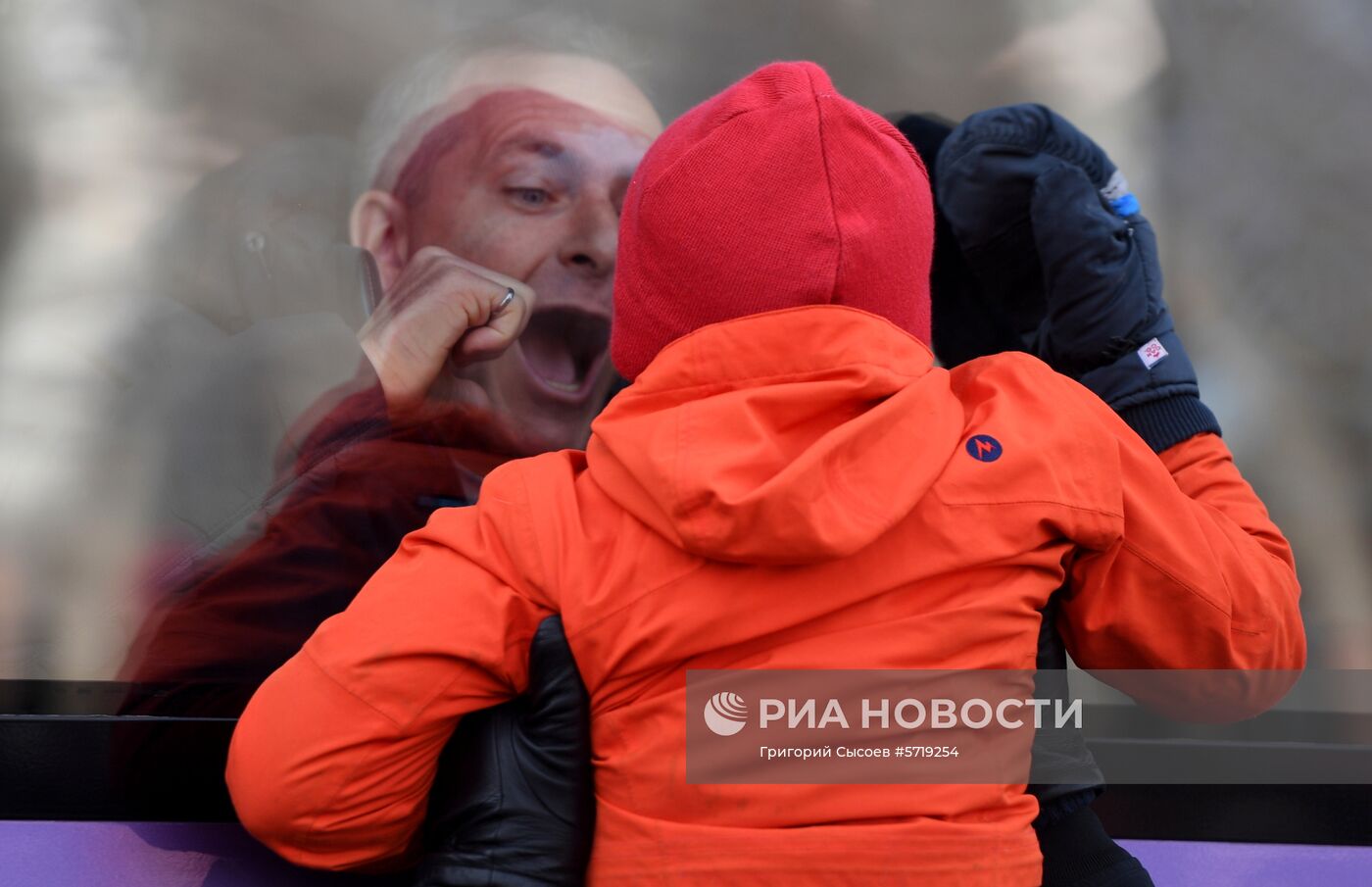 Старт ракеты-носителя "Союз-ФГ" с пилотируемым кораблем "Союз МС-11"