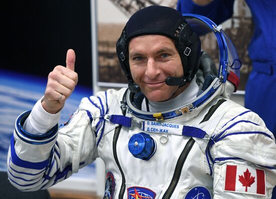 Старт РН "Союз-ФГ" с кораблем "Союз МС-11" с космодрома Байконур