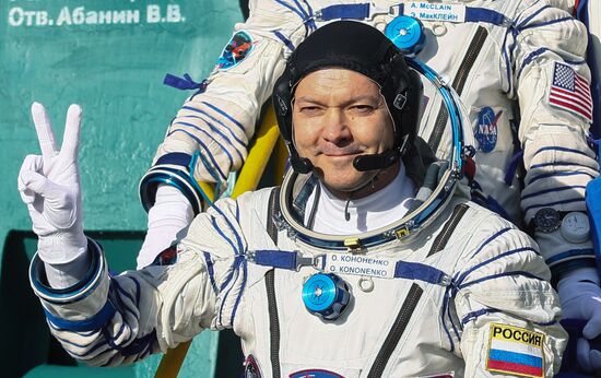 Старт РН "Союз-ФГ" с кораблем "Союз МС-11" с космодрома Байконур