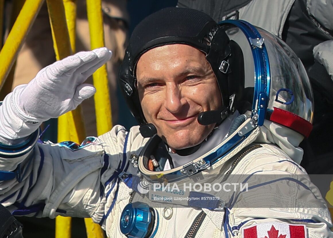 Старт РН "Союз-ФГ" с кораблем "Союз МС-11" с космодрома Байконур