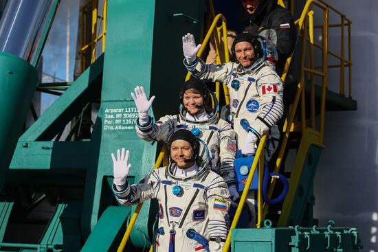 Старт РН "Союз-ФГ" с кораблем "Союз МС-11" с космодрома Байконур