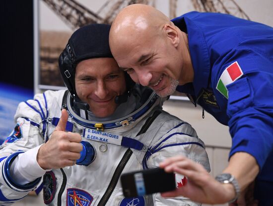 Старт РН "Союз-ФГ" с кораблем "Союз МС-11" с космодрома Байконур