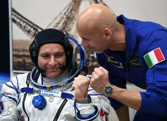 Старт РН "Союз-ФГ" с кораблем "Союз МС-11" с космодрома Байконур