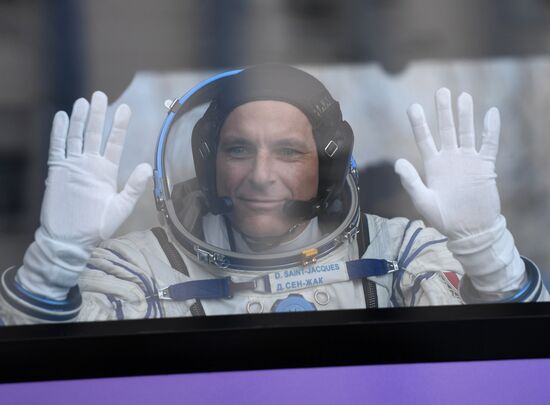 Старт РН "Союз-ФГ" с кораблем "Союз МС-11" с космодрома Байконур