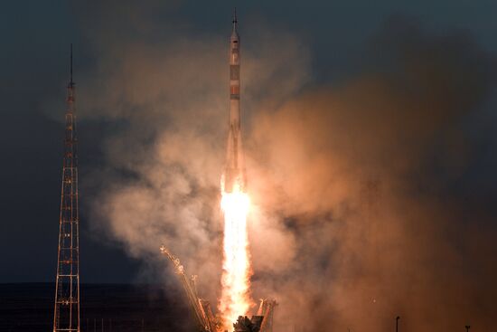 Старт РН "Союз-ФГ" с кораблем "Союз МС-11" с космодрома Байконур